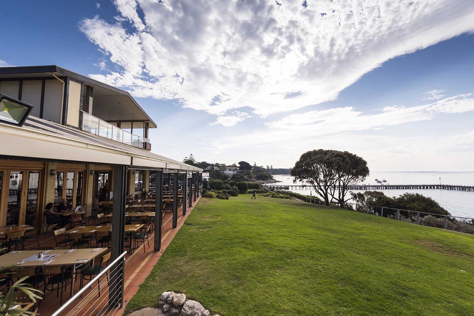 Portsea pub | Golf among the grapes